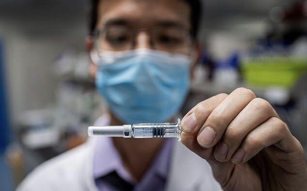 مقام چینی واکسن کرونا را روی خود آزمایش کرد