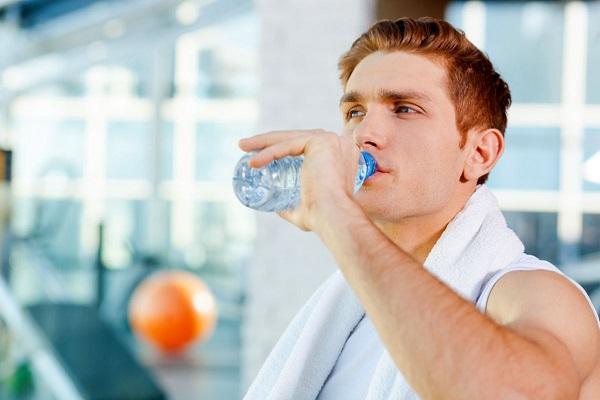 طب سنتی مفید بودن نوشیدن آب هنگام صبح را رد کرد