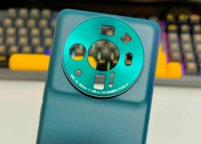 تصویر قاب محافظ شیائومی 12 اولترا طراحی ماژول دوربین آن را نشان می دهد