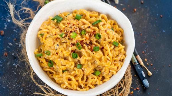 طرز تهیه نودل با پنیر چدار و پنیر گودا طرز تهیه نودل با پنیر چدار و پنیر گودا